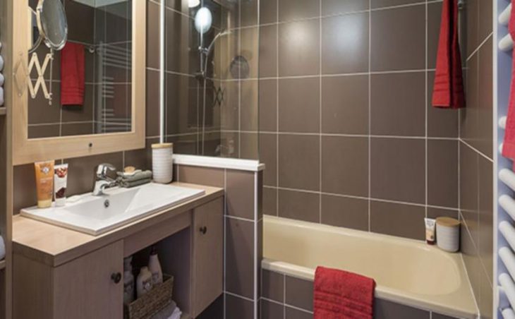Les Bergers Apartments, Alpe d'Huez, Bathroom